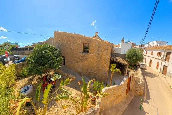 Fassade des Dorfhauses