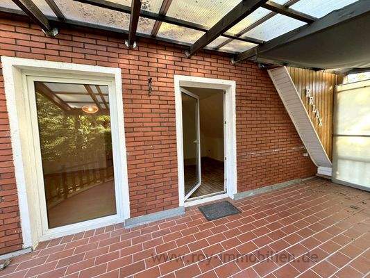 ...ebenfalls mit Zugang zum Balkon