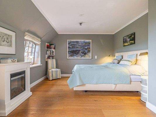 Schlafzimmer II im OG.jpg