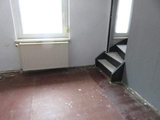 Durchgangszimmer mit Treppe