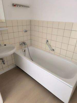 Badezimmer mit Badewanne