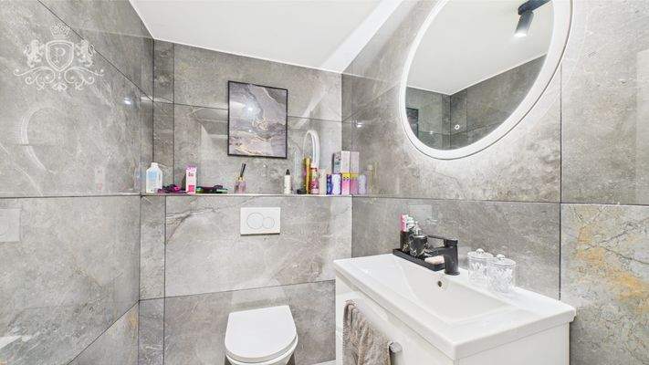 CAM01984G0-PR0474-STILL011