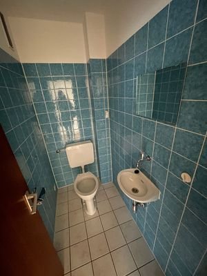 separates WC 