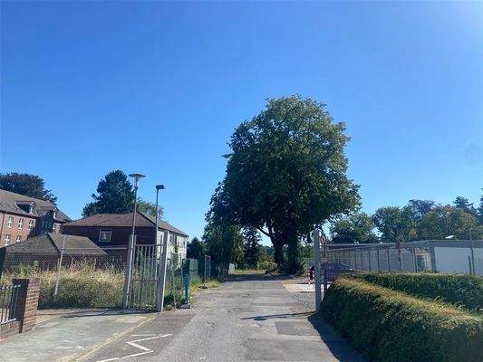 1 Zufahrt zum Grundstück