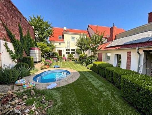 Gestaltungsvorschlag Innenhof mit Nebengebäuden 2