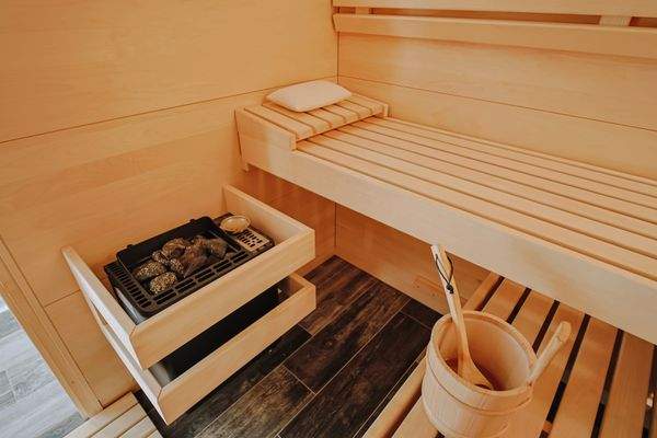 Sauna (Finnisch + Dampf)