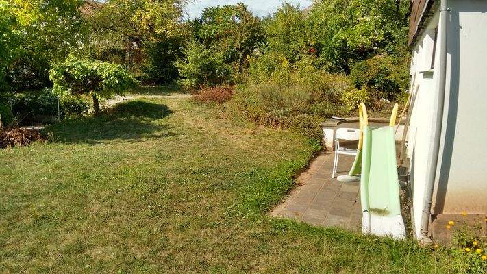 Blick entlang Westseite.jpg