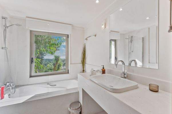 Suite bathroom in master bedroom in villa in Bendinat