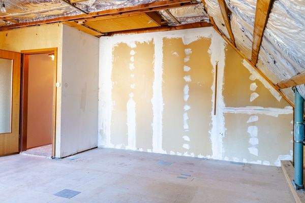 Handwerker-Projekt zur Renovierung (OKAL-Fertighaus mit PV-Anlage)