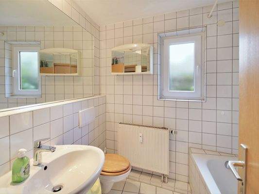 Tageslichtbad mit Badewanne