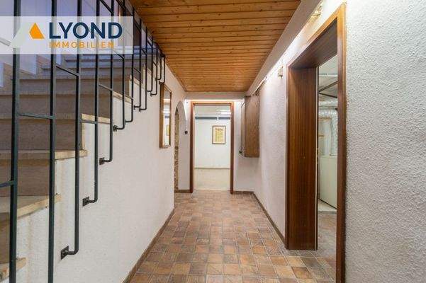 LYD 4954 - Altbau Flur EG