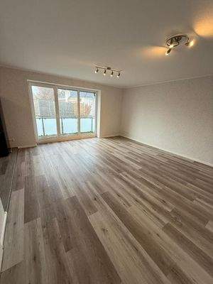 Wohnzimmer mit Balkon