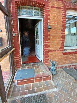 Bitte, treten Sie ein!