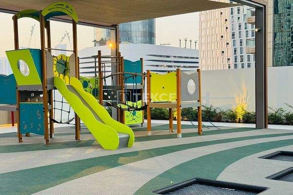 Furnished Apartment with Pool and Sauna in Dubai Marina