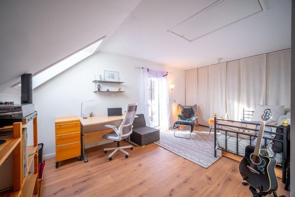 großes Zimmer DG