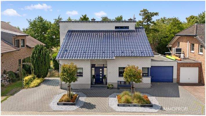 1. Gebäudeansicht.jpg