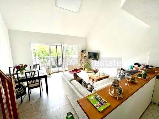 Blick vom Flur in Wohn-Essbereich