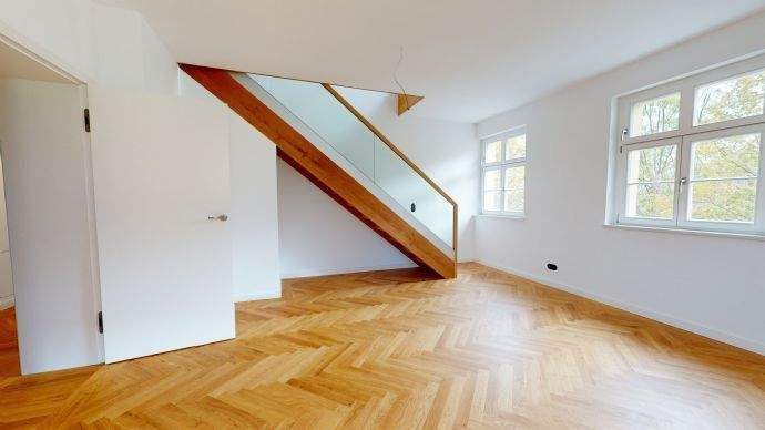 Wohnzimmer mit Holztreppe