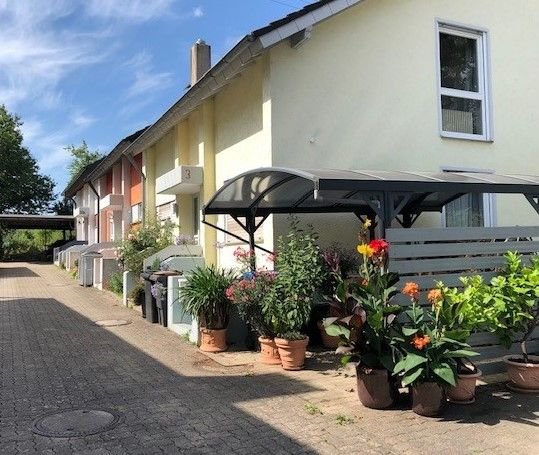 Reihenmittelhaus mit Einliegerwohnung in March/Holzhausen