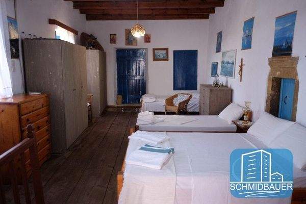 Kreta, Pompia: Traditionelles Haus in schöner Lage mit Innenhof zu verkaufen