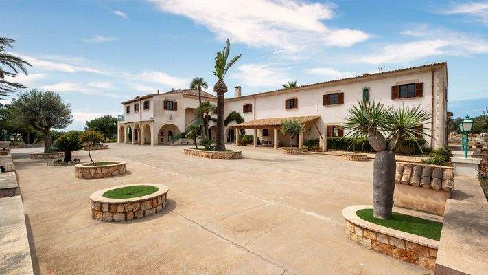 Charmante Finca mit verschiedenen Gebäuden zum Verkauf in Santanyí, Mallorca