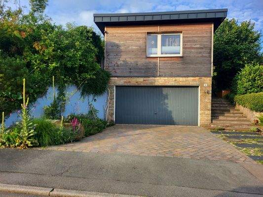 Straßenansicht Sommer