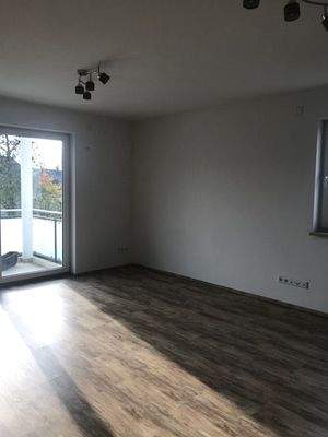 Wohnzimmer mit Balkonzugang