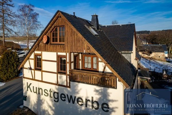 Seitenansicht mit Balkon