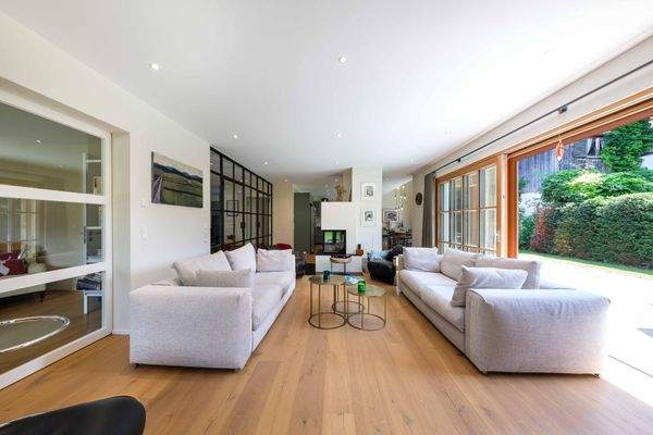 offener Wohn- und Essbereich mit Zugang zur TERRASSE - SÜD -