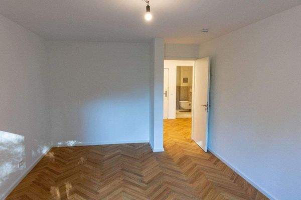 Blick vom Schlafzimmer zum Flur.jpg