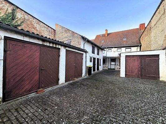 Doppel- und Einzelgarage