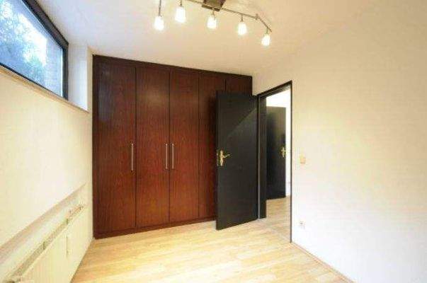 Schlafraum mit Schrank