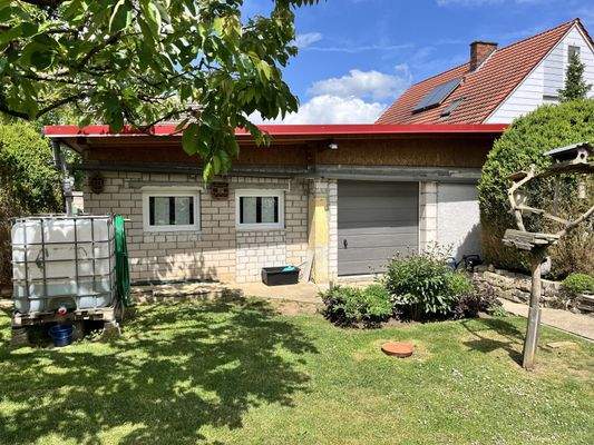 vielseitg nutzbarer Garagenanbau mit Toranlage