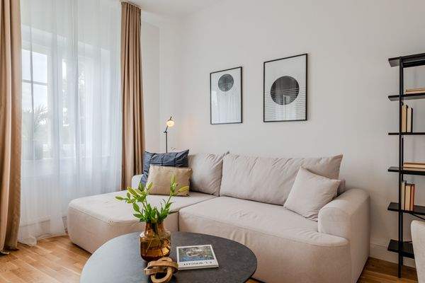 Berliner Straße _Stylish-Living-Room-Berlin-Apartment_#71-2.jpg