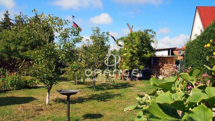 Obstbaumbestand und Beete mit Erntegarantie