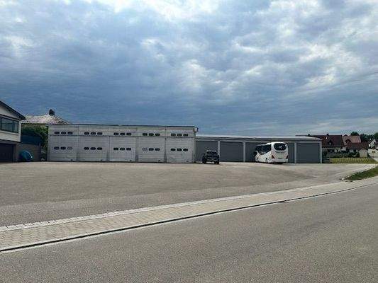 Hallen mit Freifläche