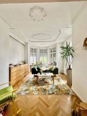 Runderker, Stuck und Fischgrätparkett