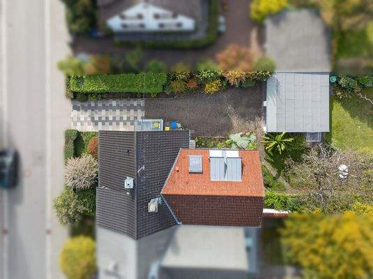 Vogelperspektive vom Haus an der Straße