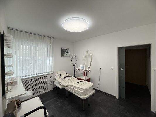 Behandlungsraum 2 Bild 2