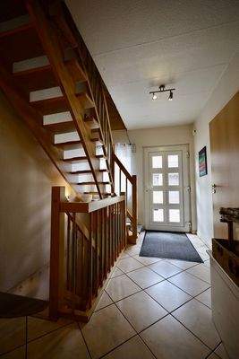 Diele mit schöner Holztreppe