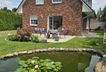 Haus mit Teich