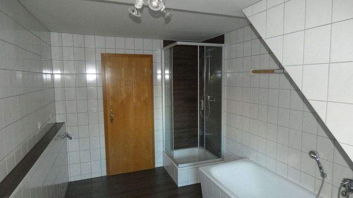 leerstehende Wohnung/Bad