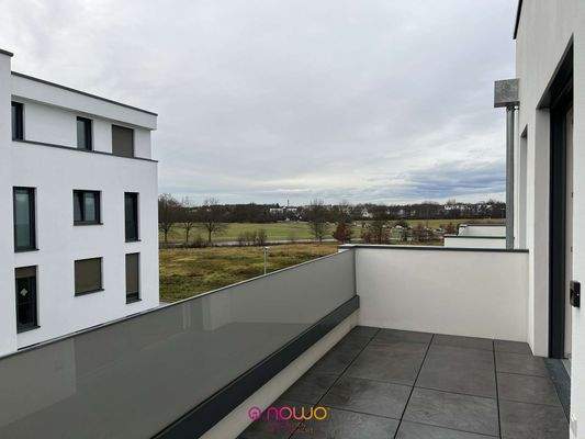 Der Balkon: hier lässt es sich im Sommer aushalten