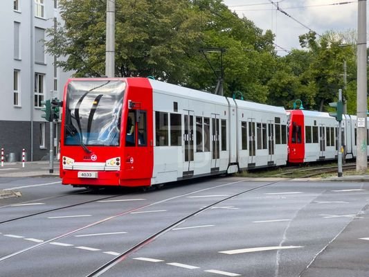 Gute Straßenbahnanbindung (Linie 7)
