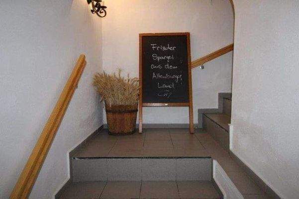 Treppenaufgang aus dem Kellergewölbe