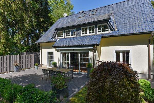 imposante Terrasse in einer Naturidylle 