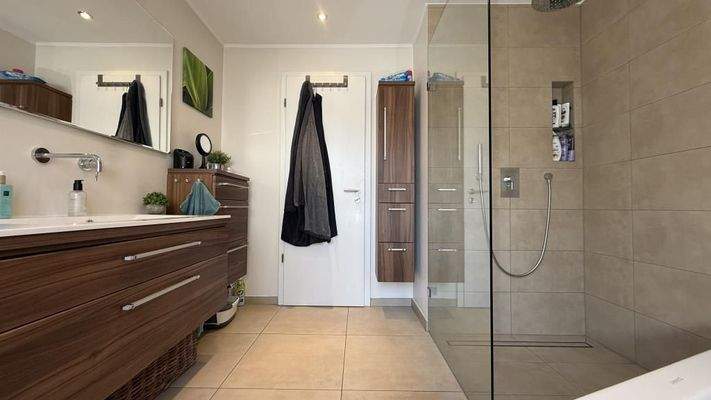 Badezimmer rechts (2)