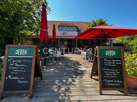 Eingang Terrasse im Sommer