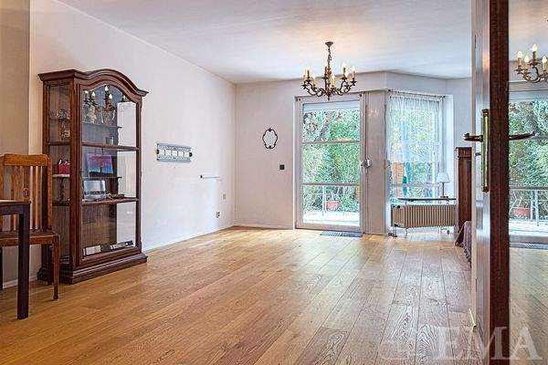 Wohnzimmer mit Terrassenzugang