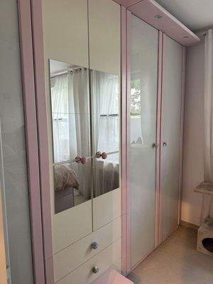 Großer Kleiderschrank